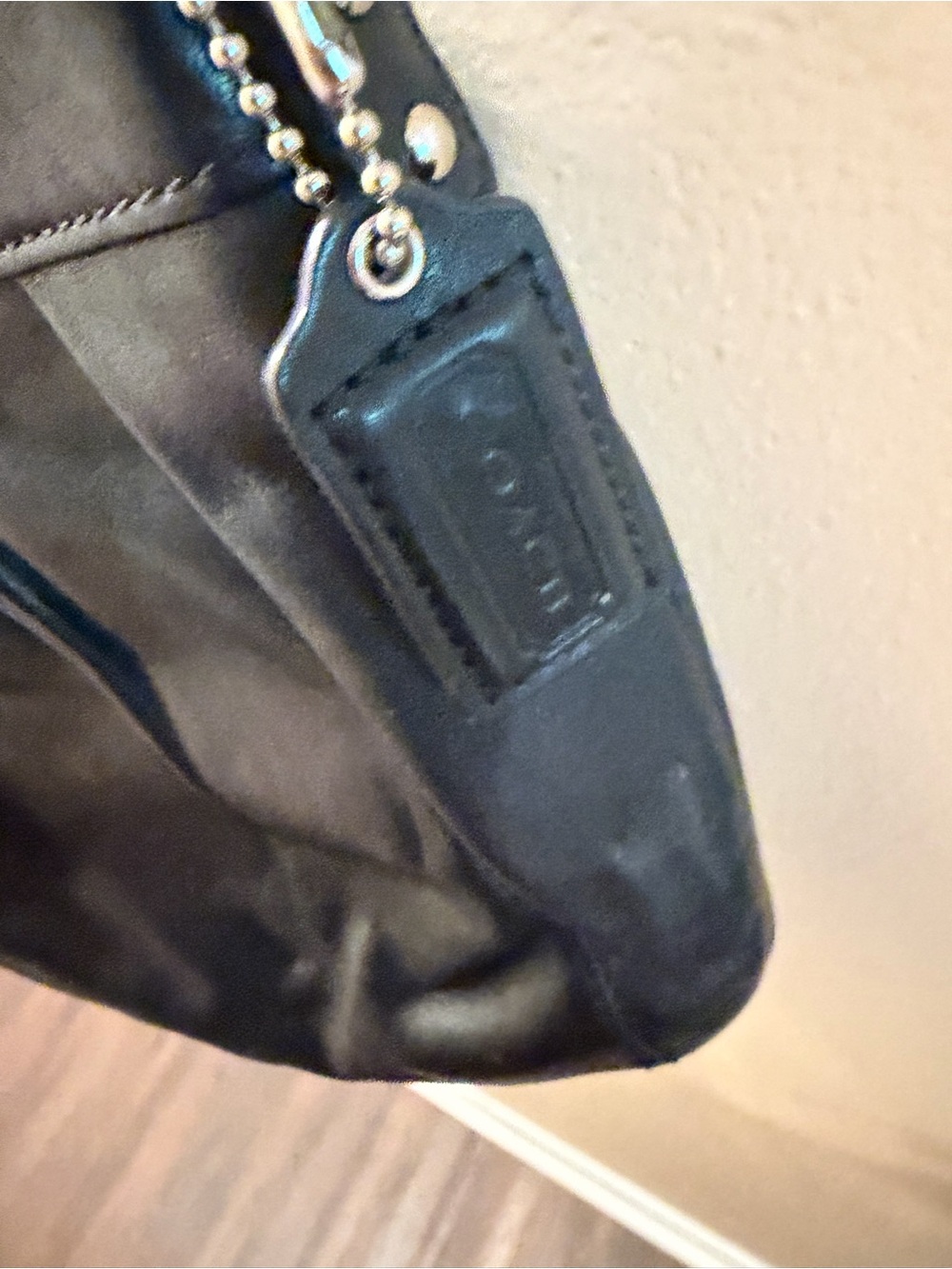 Coach 2008 Black Leather Crossbody Bag with Pleated Front 42585 - Picture 3 of 8